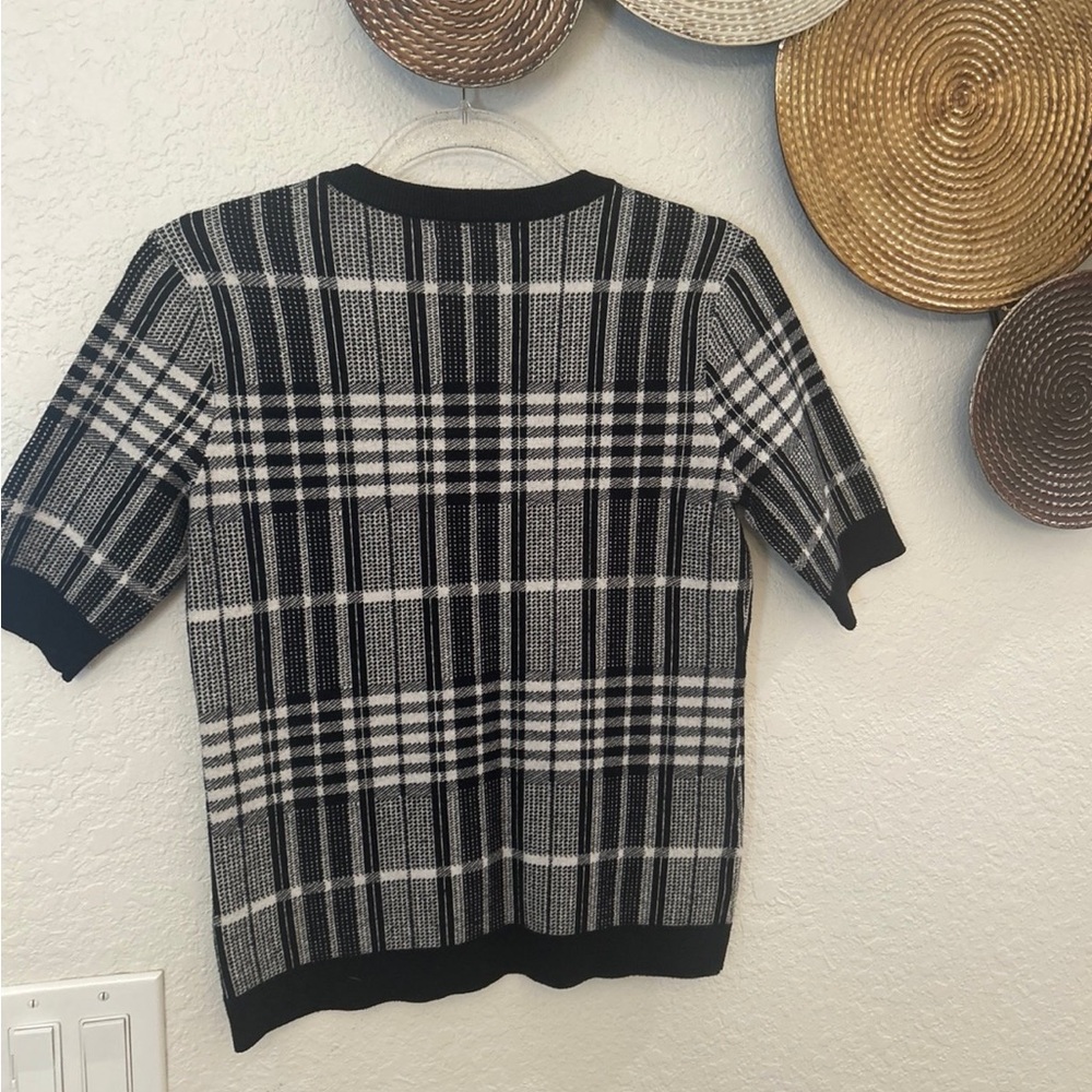 T Tahari‎ color block short sleeve sweater in black and white plaid size small - Picture 3 of 3